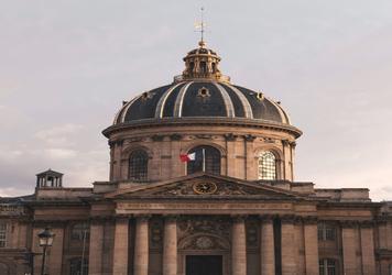 Naviguez en VIP avec Shuttles Paris : une soirée à l'époque