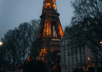 Naviguez en VIP avec Shuttles Paris : Une soirée à l'époque